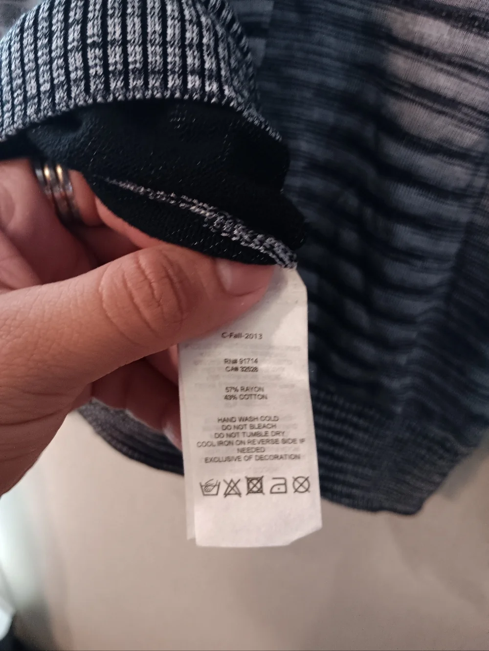 Armani Exchange Men's Black & Gray Striped V-Neck Sweater Sz M New